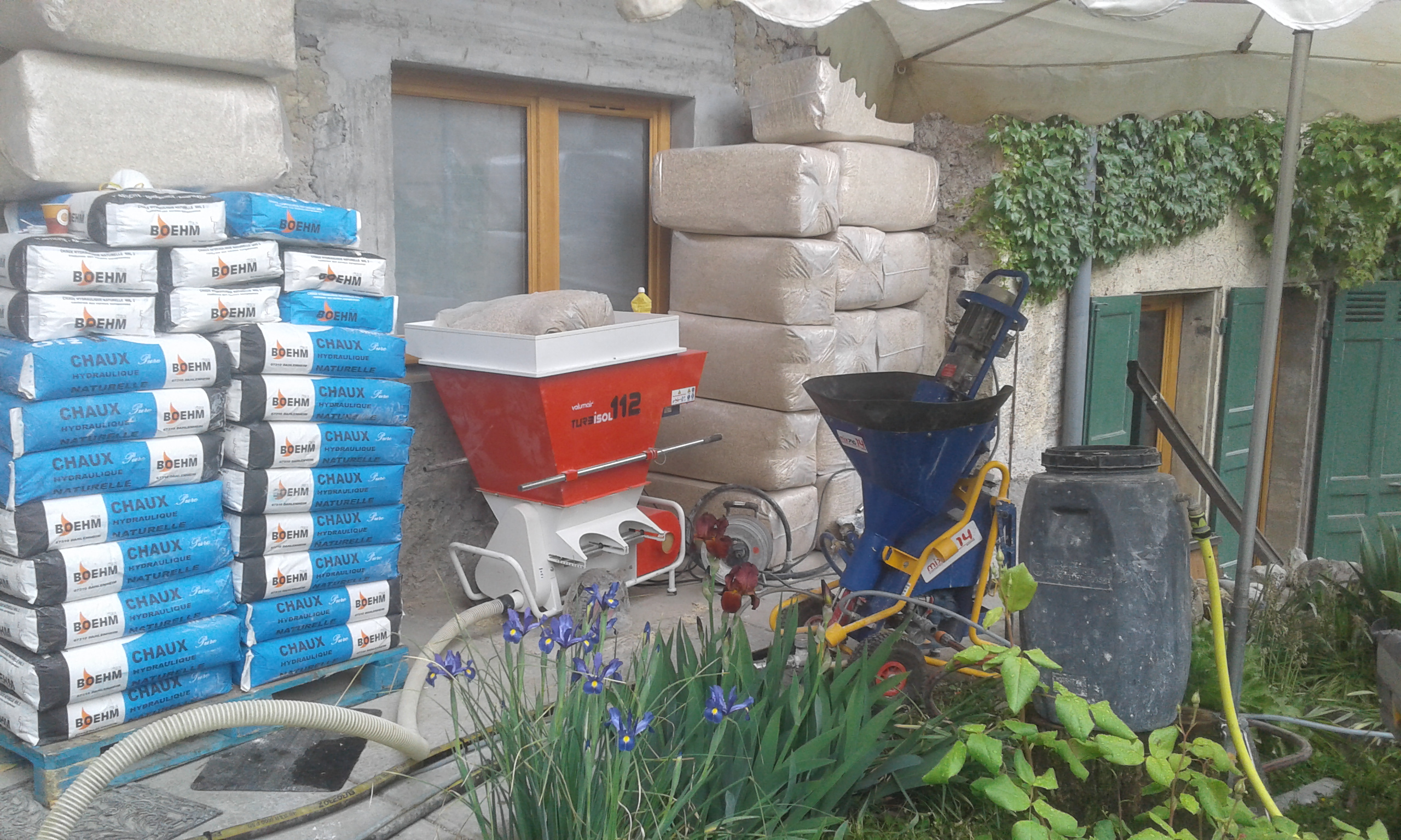 Installation de la machine à projeter le chaux-chanvre